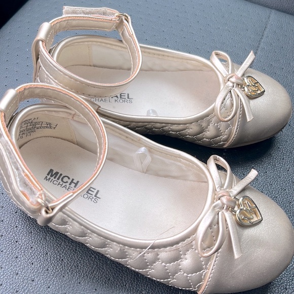 Michael Kors little girl rosegold ballet flat size 8 - Picture 2 of 7